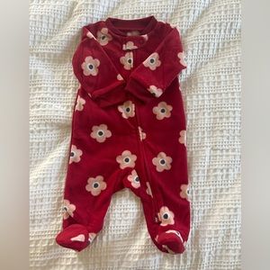 Never Worn Carter’s Baby Girl Fleece Onesie